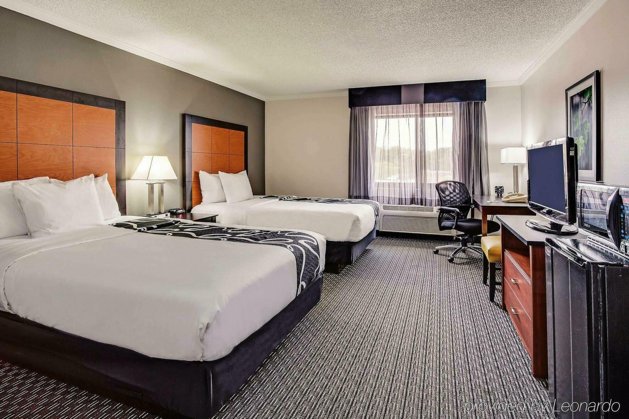La Quinta By Wyndham Cleveland - Airport North Hotel Exterior photo